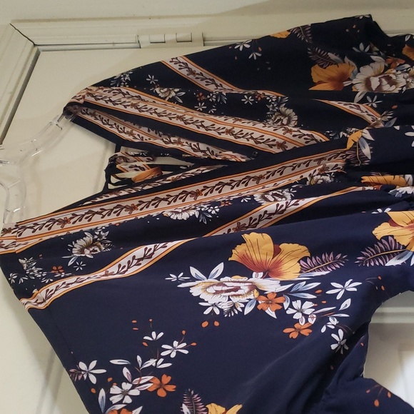 PLUS SIZE Floral Tie Back Dress - Picture 2 of 8